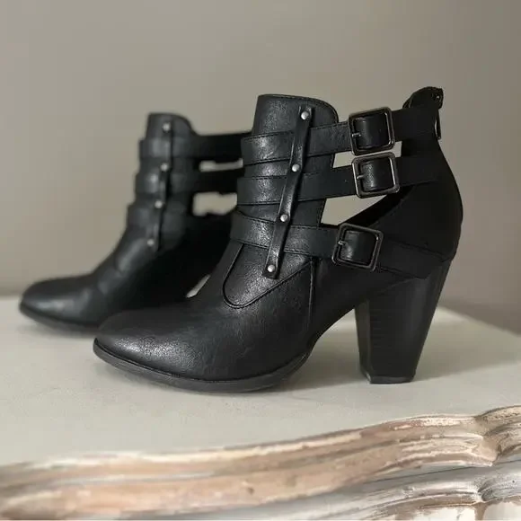 FOREVER Cut-Out Moto / Biker Heeled Booties with Silver Buckles & Studs Size 7.5 - Picture 3 of 7